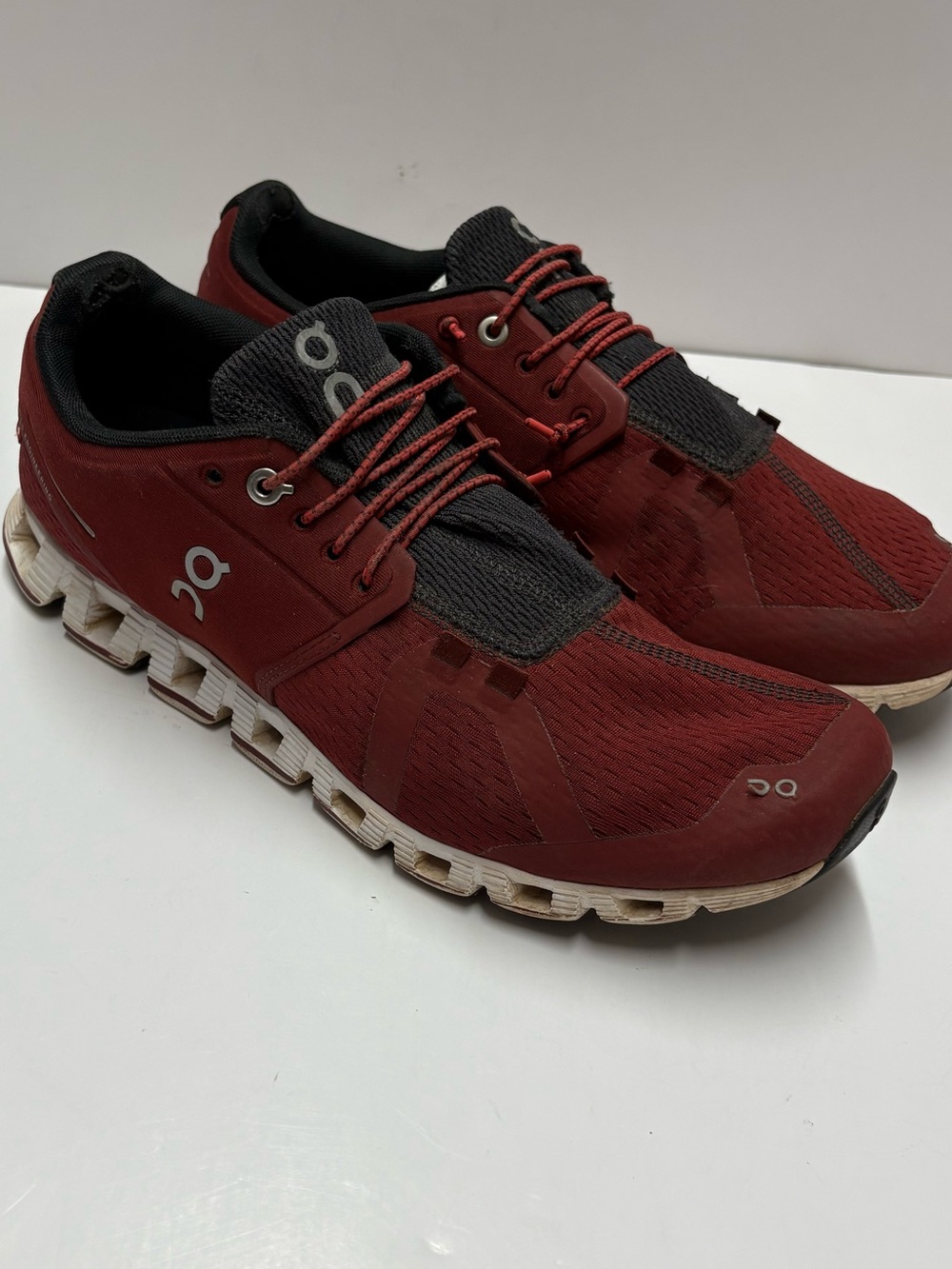 On Cloud Red and Black Athletic Tennis Running Shoes Burgundy Wine Sz 9.5